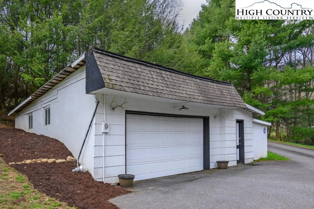 Image number 4 for the current listing