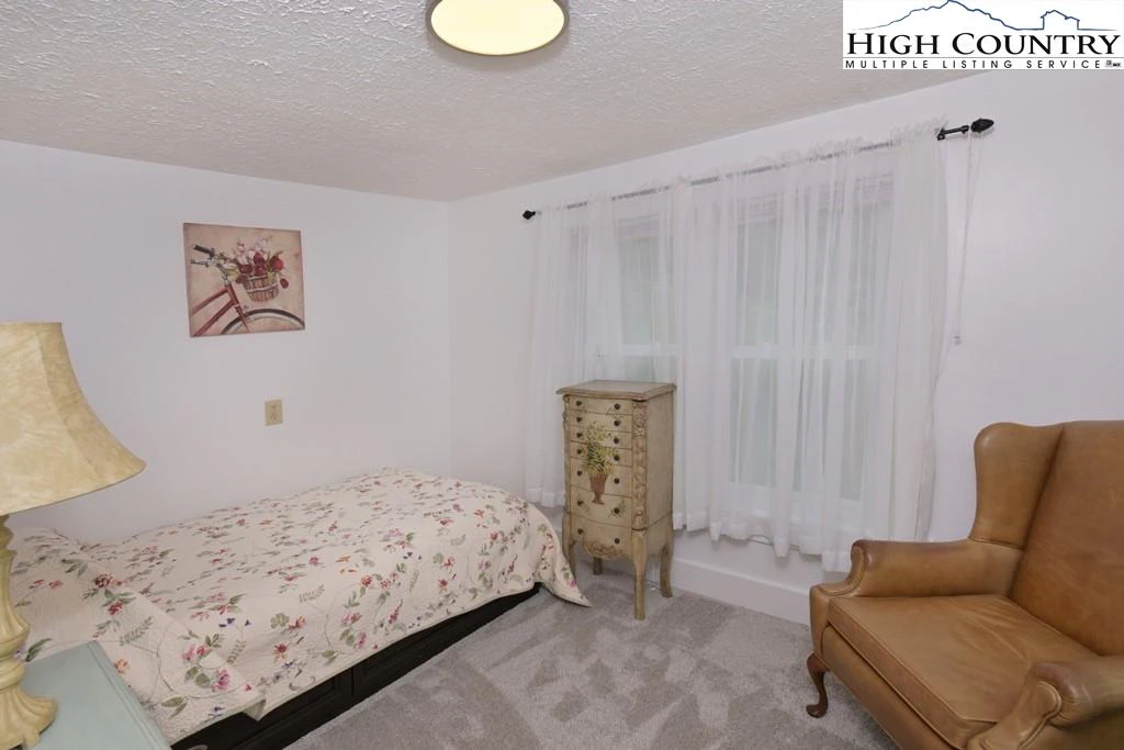 Image number 7 for the current listing