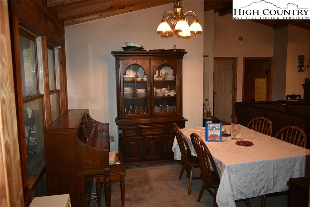 Image number 21 for the current listing