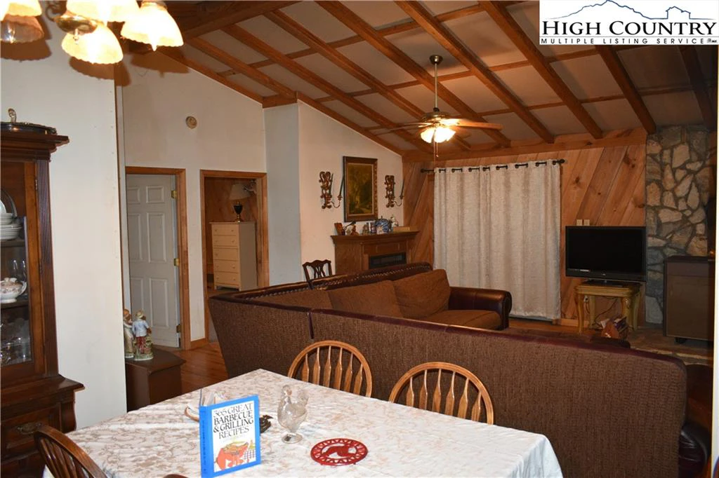 Image number 20 for the current listing