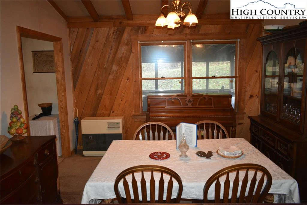 Image number 19 for the current listing