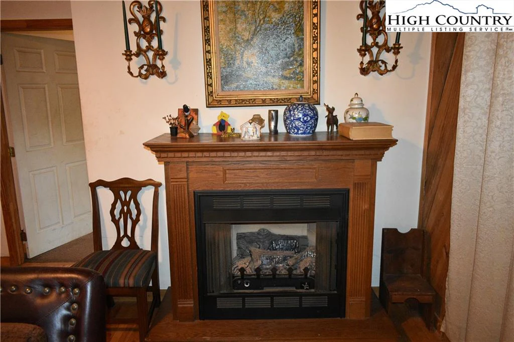 Image number 2 for the current listing