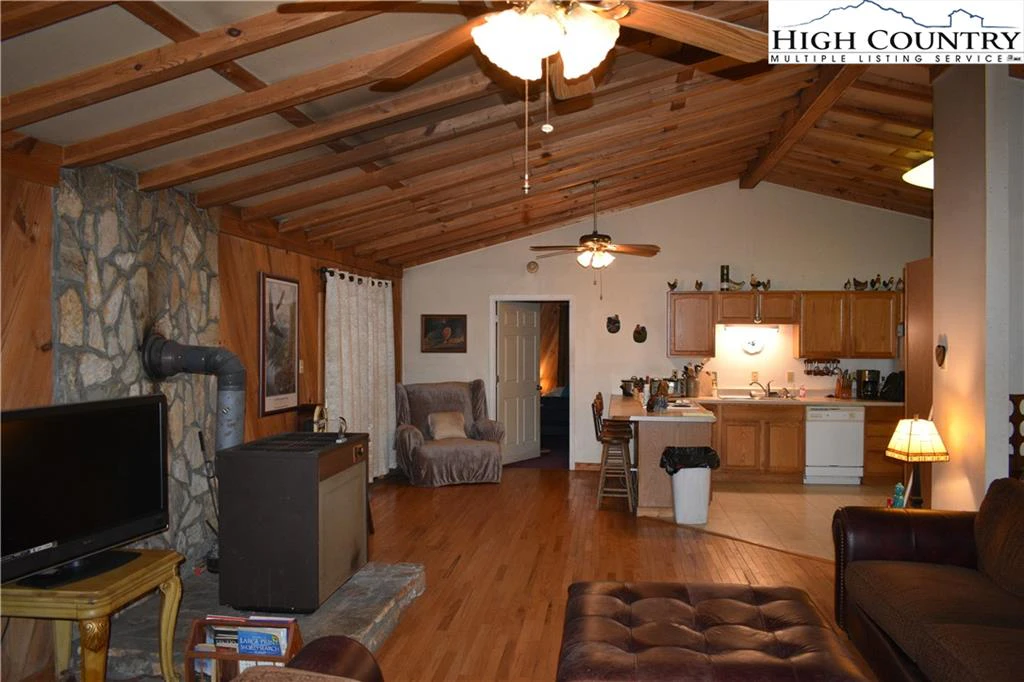 Image number 17 for the current listing