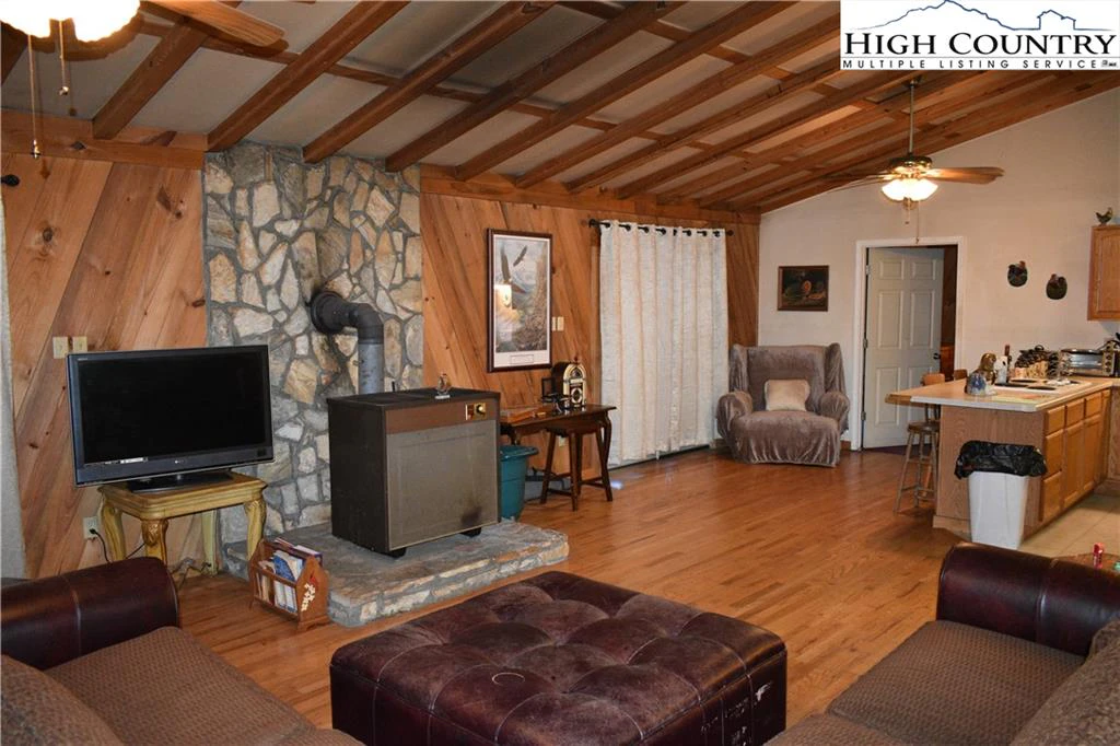 Image number 16 for the current listing