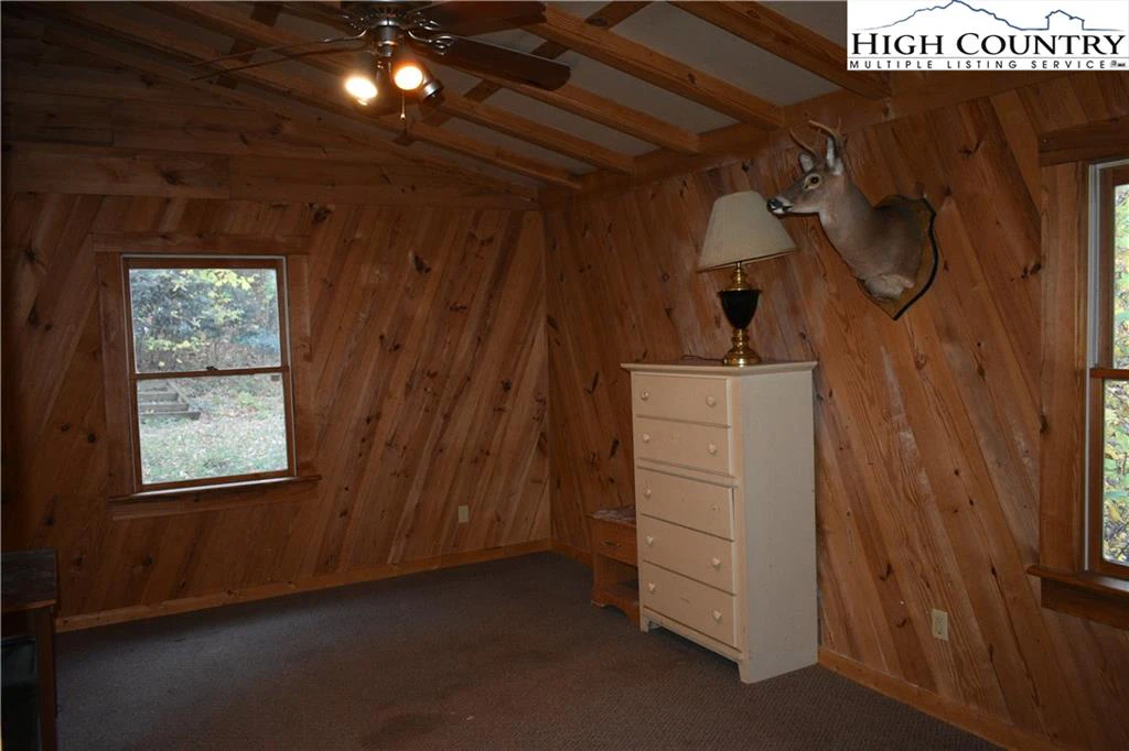 Image number 15 for the current listing