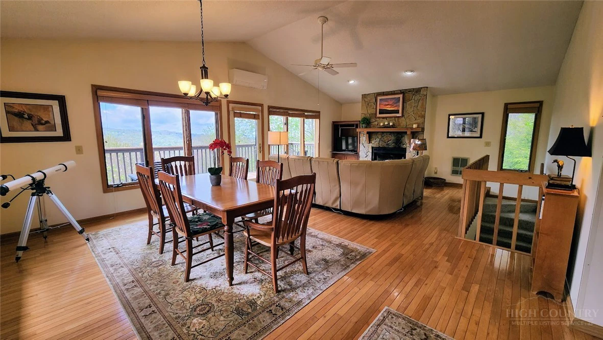 Image number 6 for the current listing