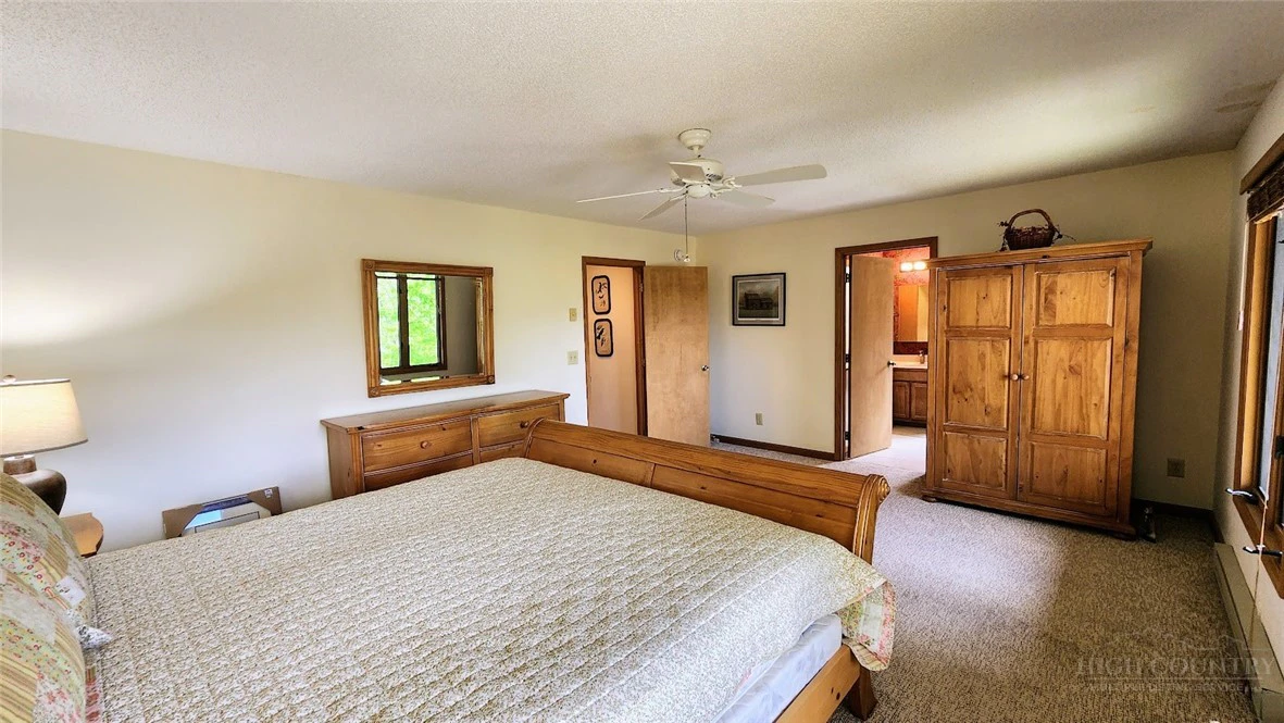 Image number 11 for the current listing