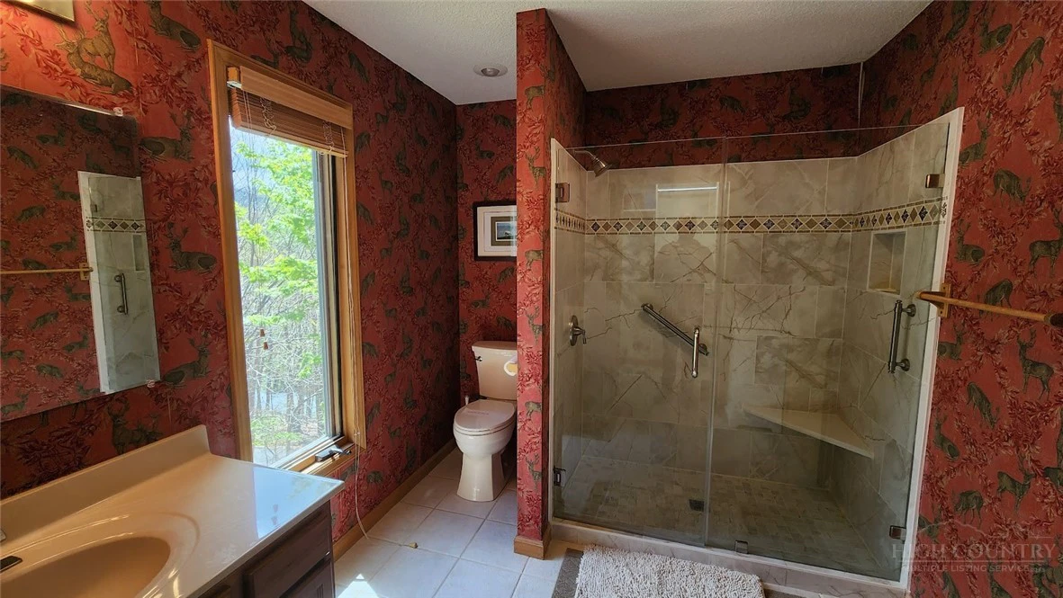 Image number 13 for the current listing