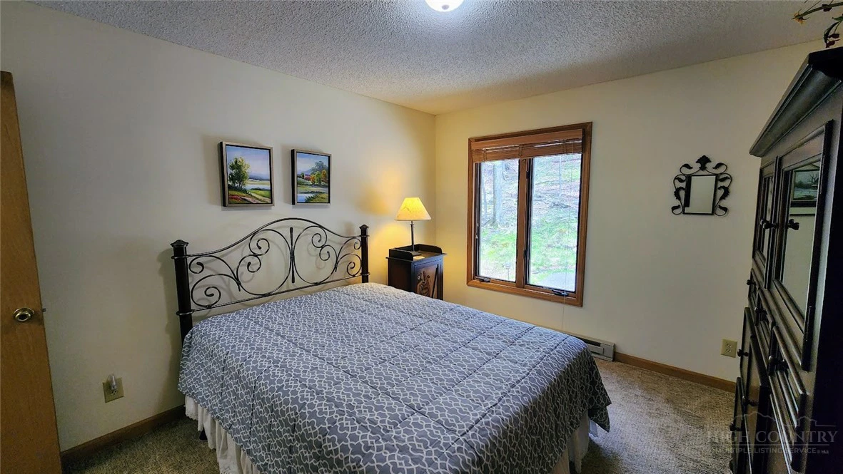 Image number 2 for the current listing