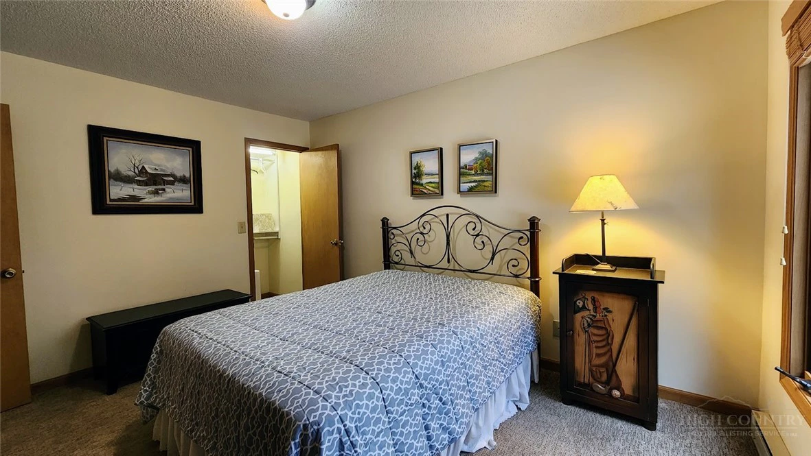 Image number 15 for the current listing