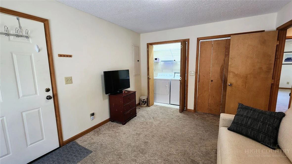 Image number 18 for the current listing