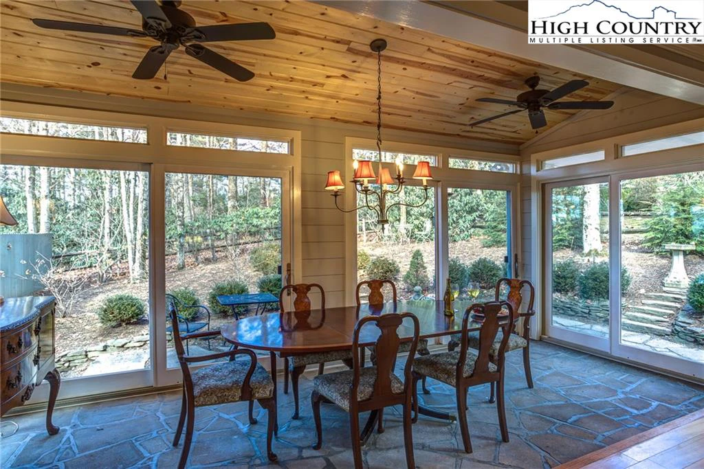 Image number 3 for the current listing