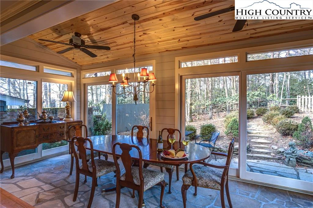 Image number 4 for the current listing