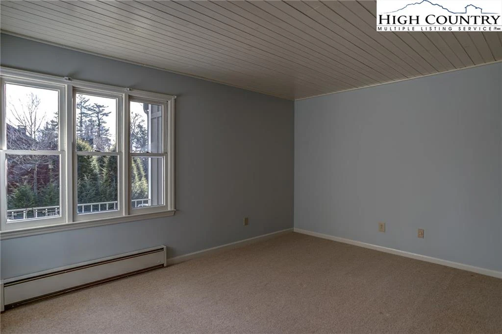 Image number 5 for the current listing