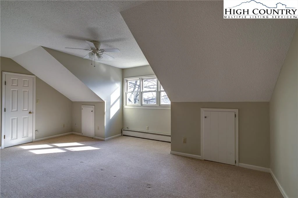 Image number 9 for the current listing