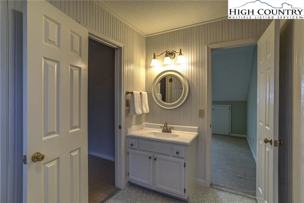 Image number 2 for the current listing