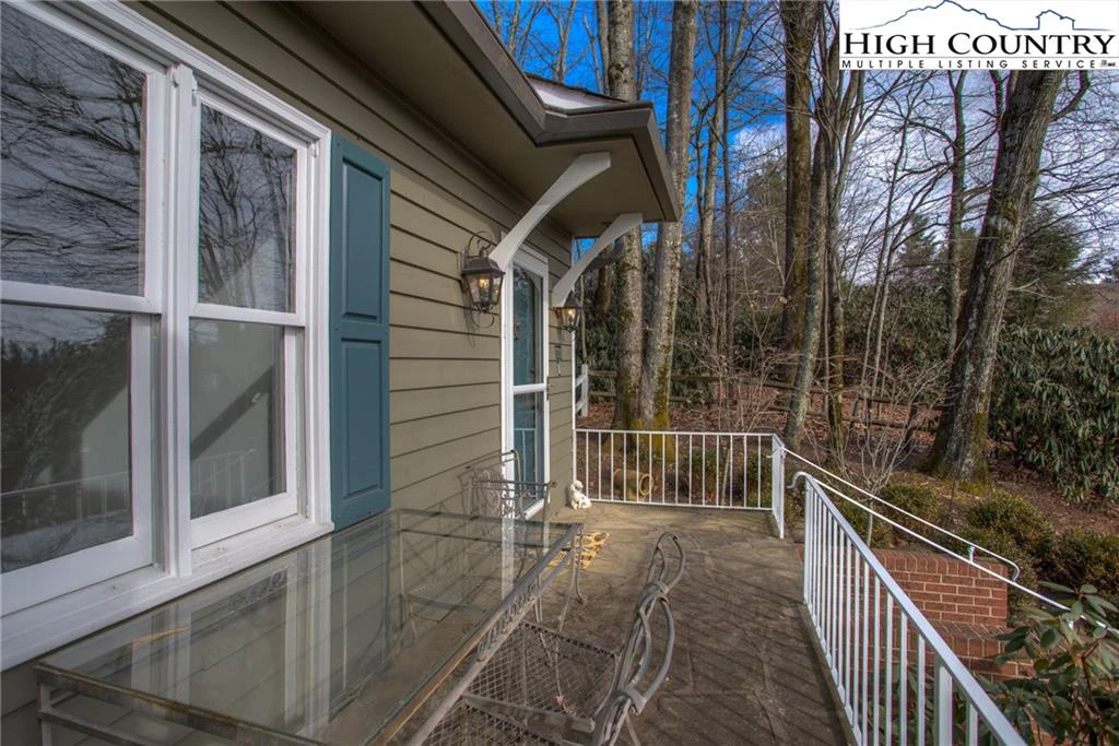 Image number 17 for the current listing