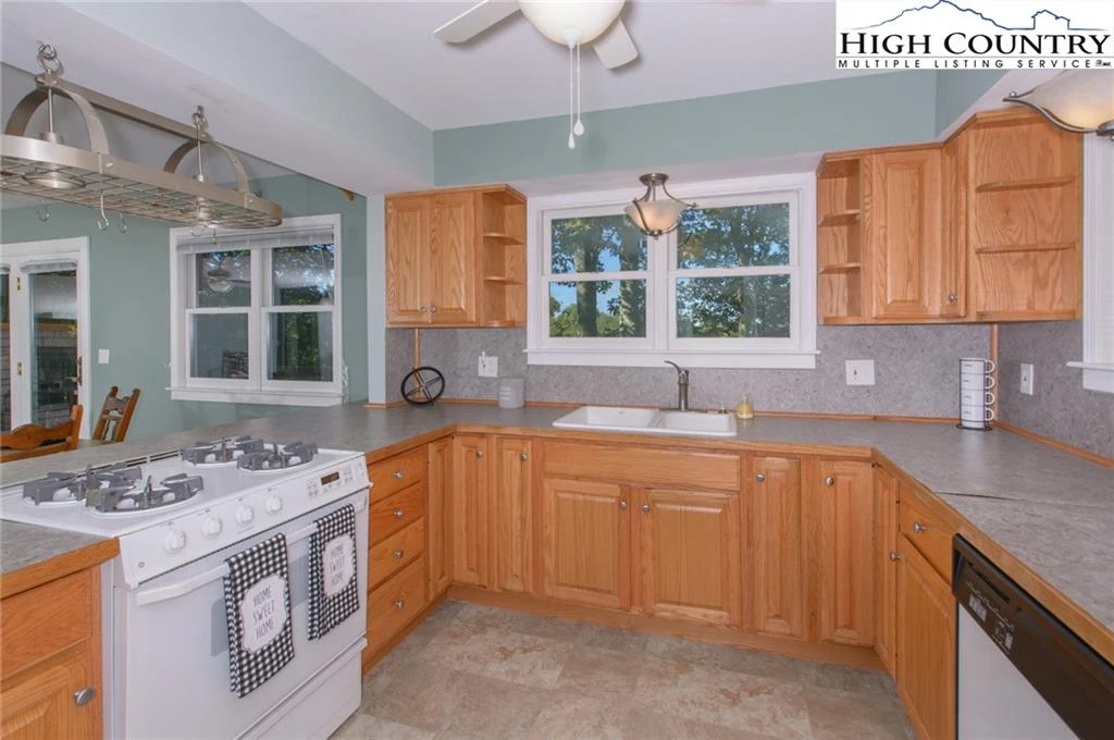 Image number 17 for the current listing