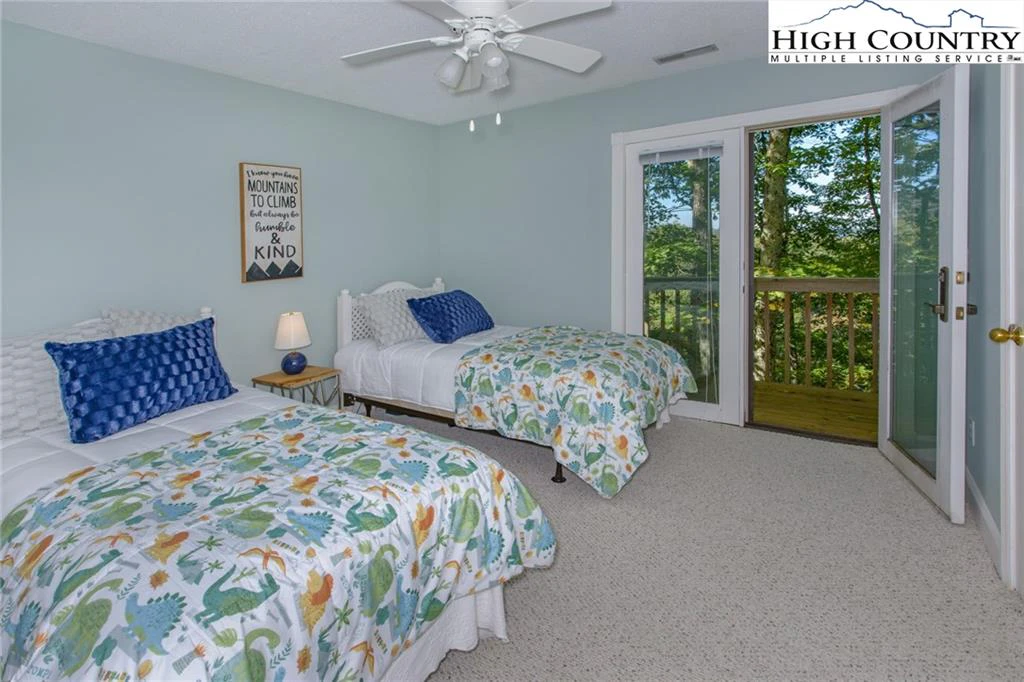 Image number 14 for the current listing