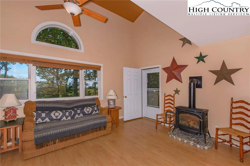 Image number 12 for the current listing