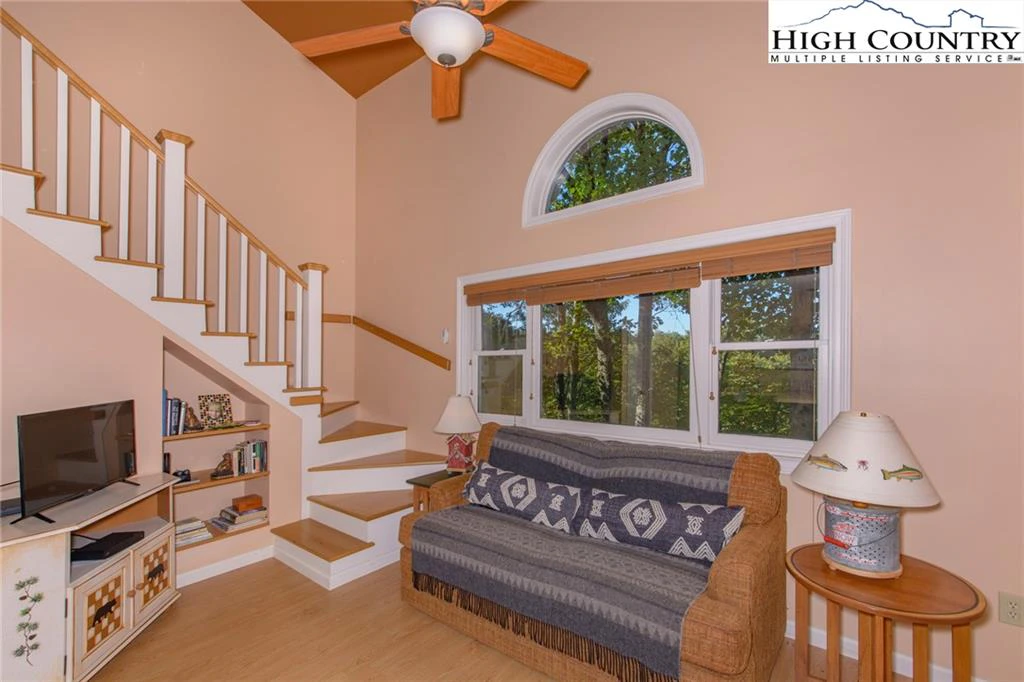 Image number 10 for the current listing