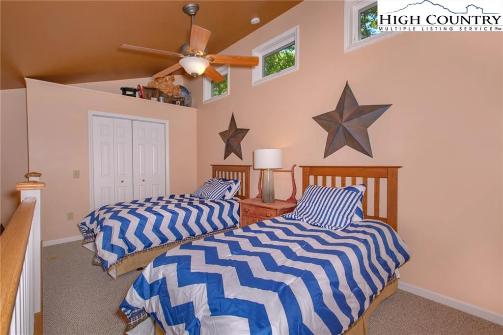 Image number 9 for the current listing