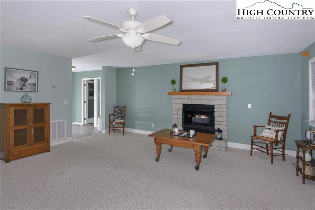 Image number 20 for the current listing
