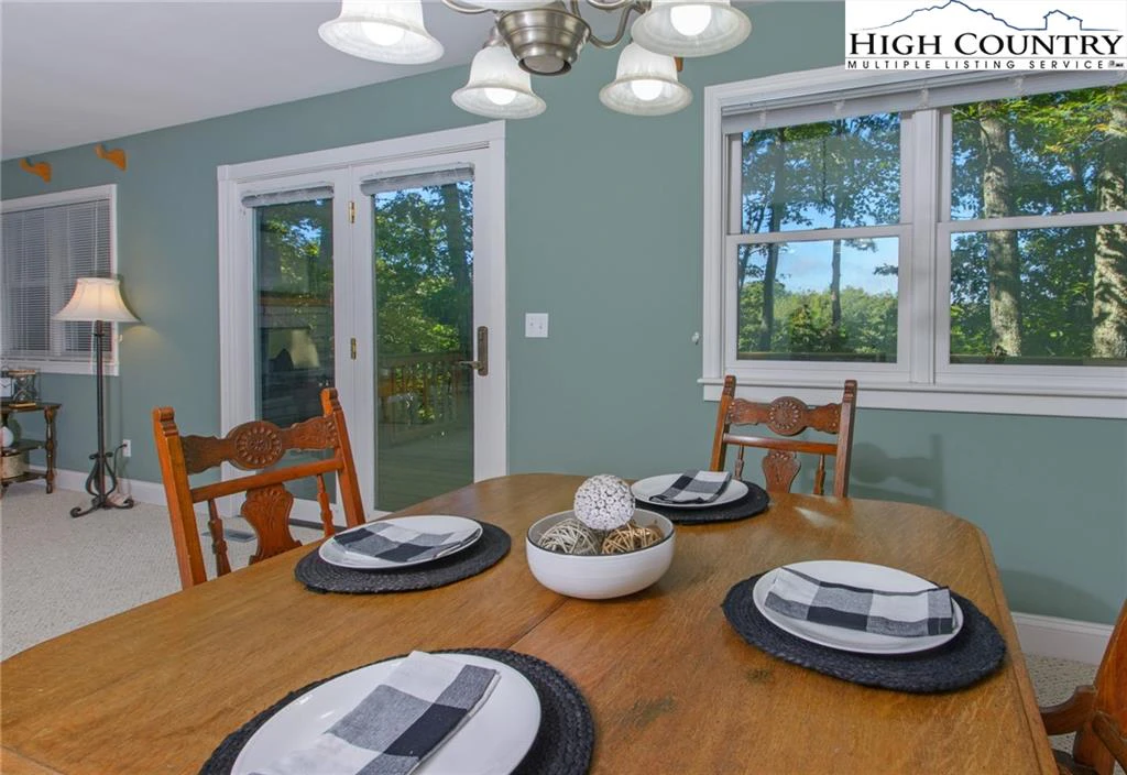 Image number 19 for the current listing