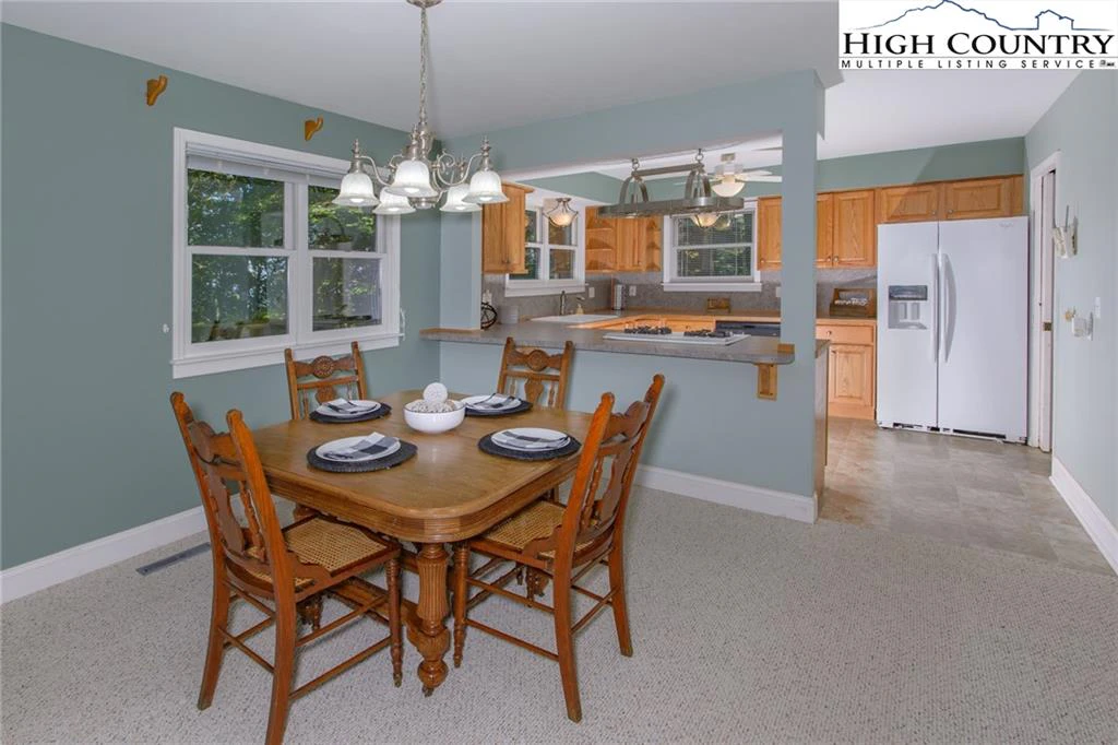 Image number 18 for the current listing