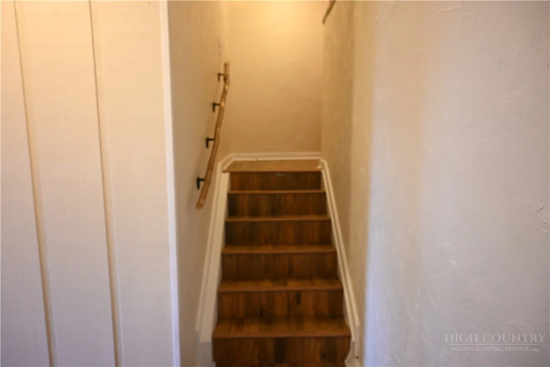 Image number 17 for the current listing
