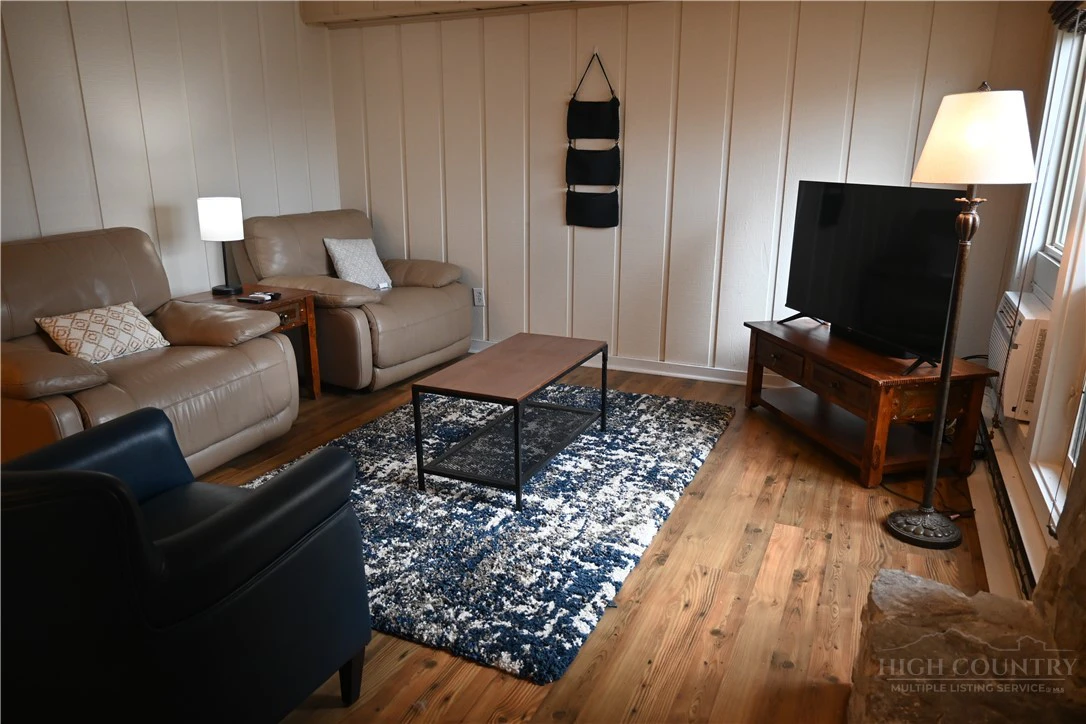 Image number 16 for the current listing