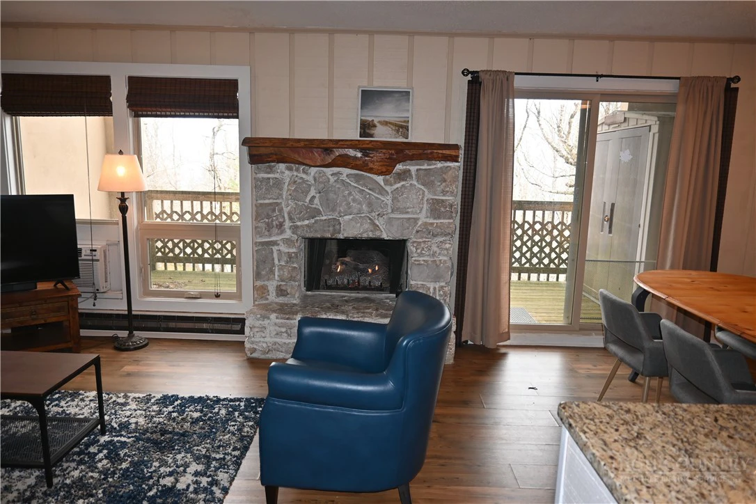 Image number 15 for the current listing