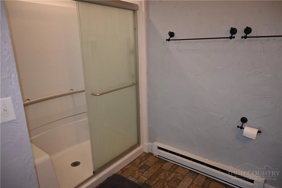 Image number 9 for the current listing