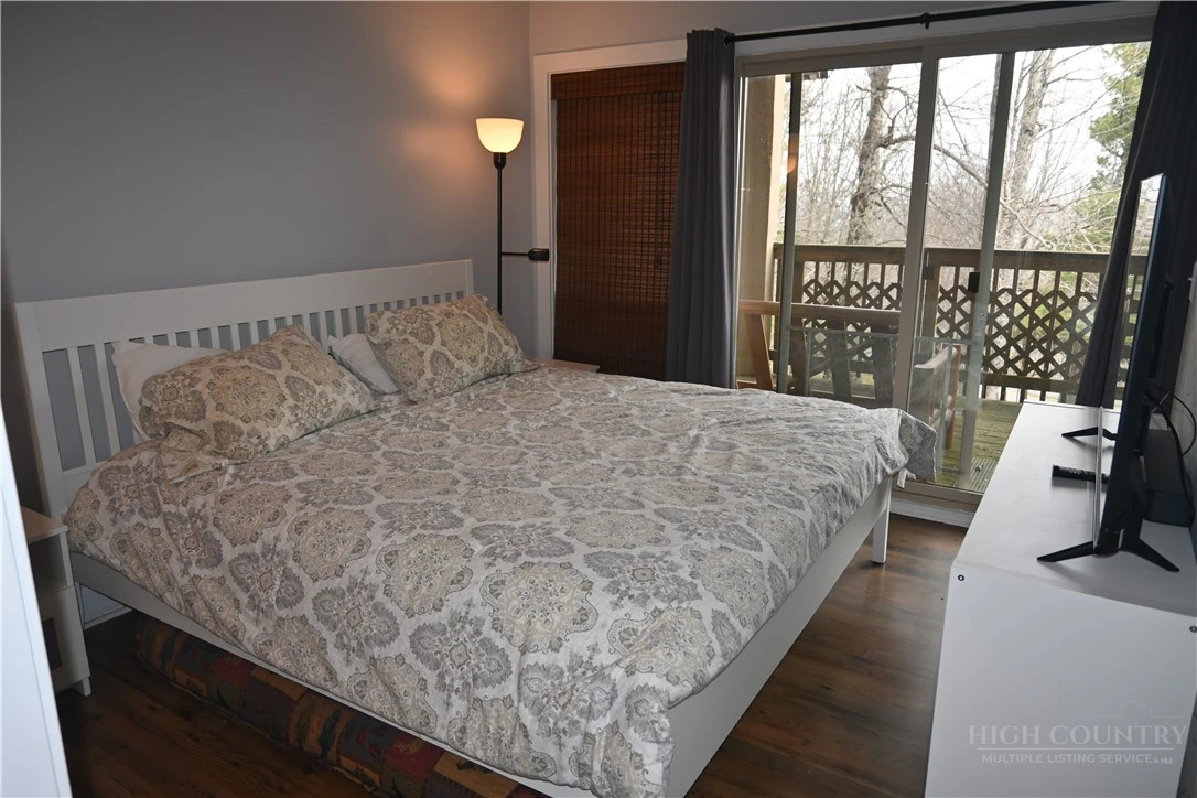 Image number 8 for the current listing