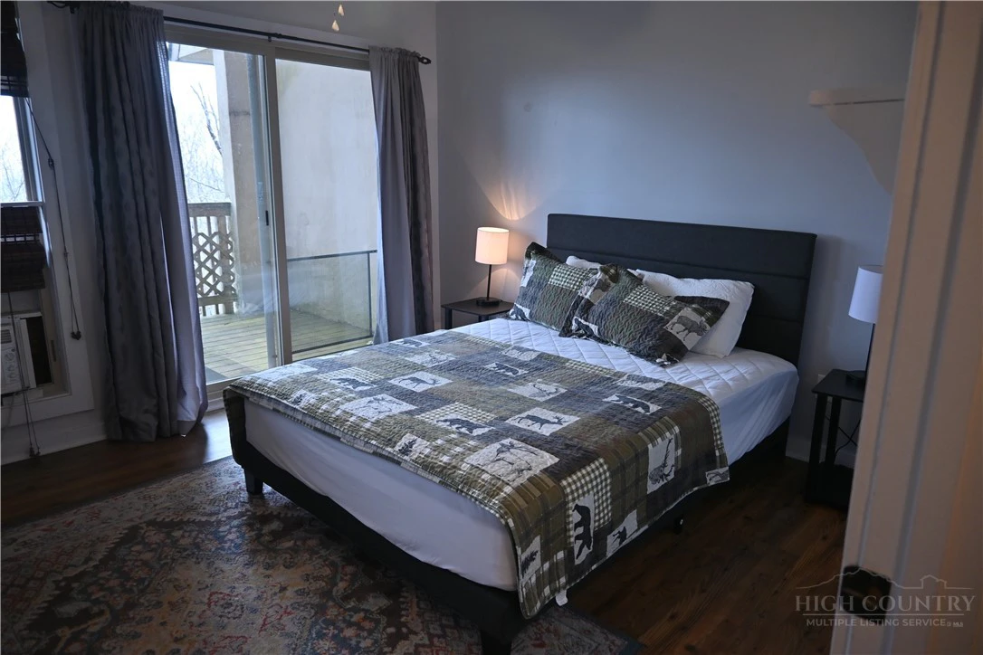 Image number 7 for the current listing