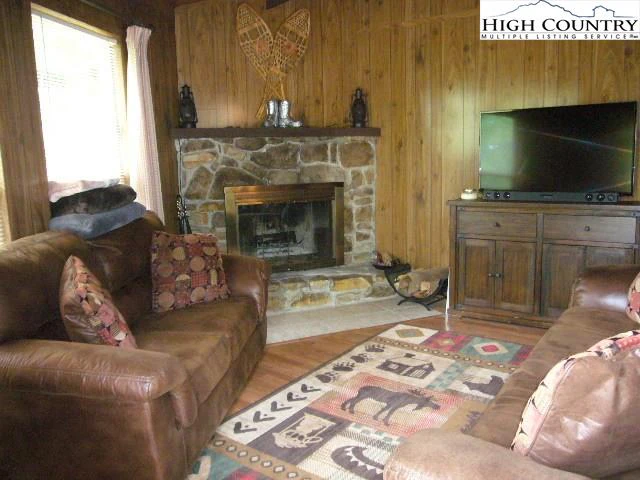 Image number 3 for the current listing
