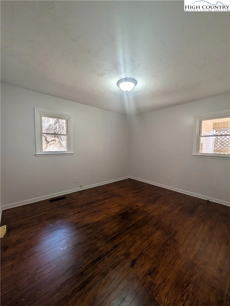 Image number 20 for the current listing