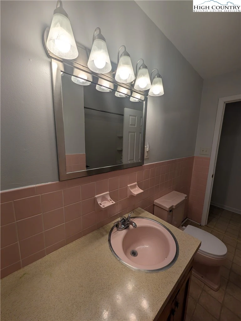 Image number 11 for the current listing