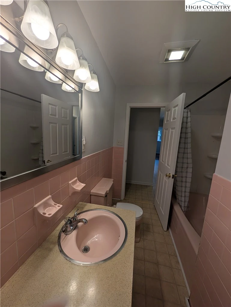 Image number 4 for the current listing