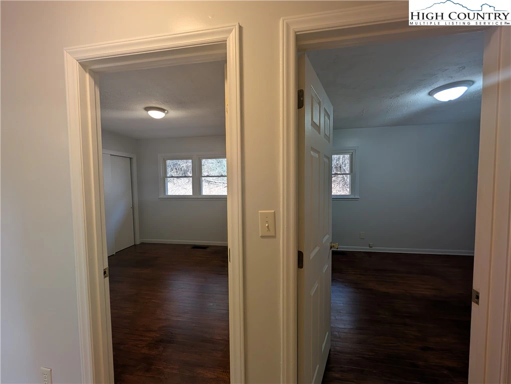 Image number 5 for the current listing