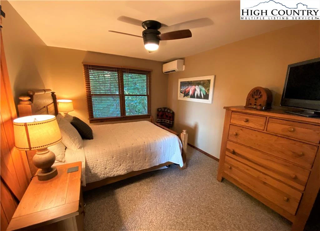 Image number 15 for the current listing