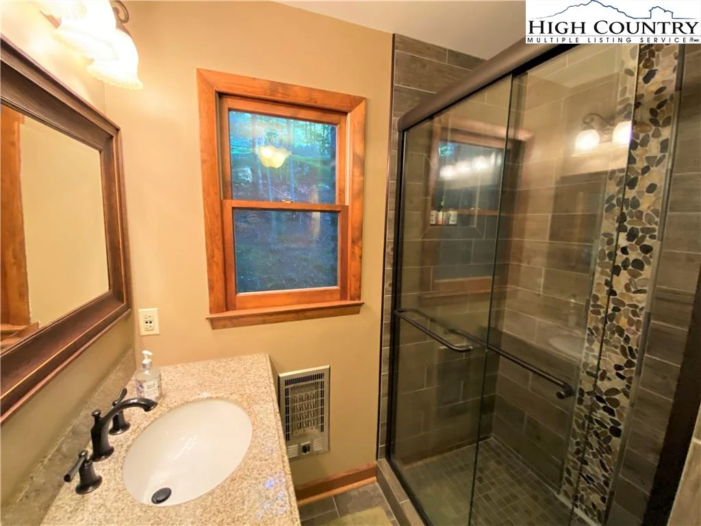 Image number 2 for the current listing