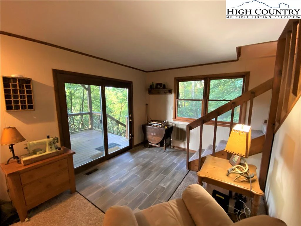 Image number 5 for the current listing