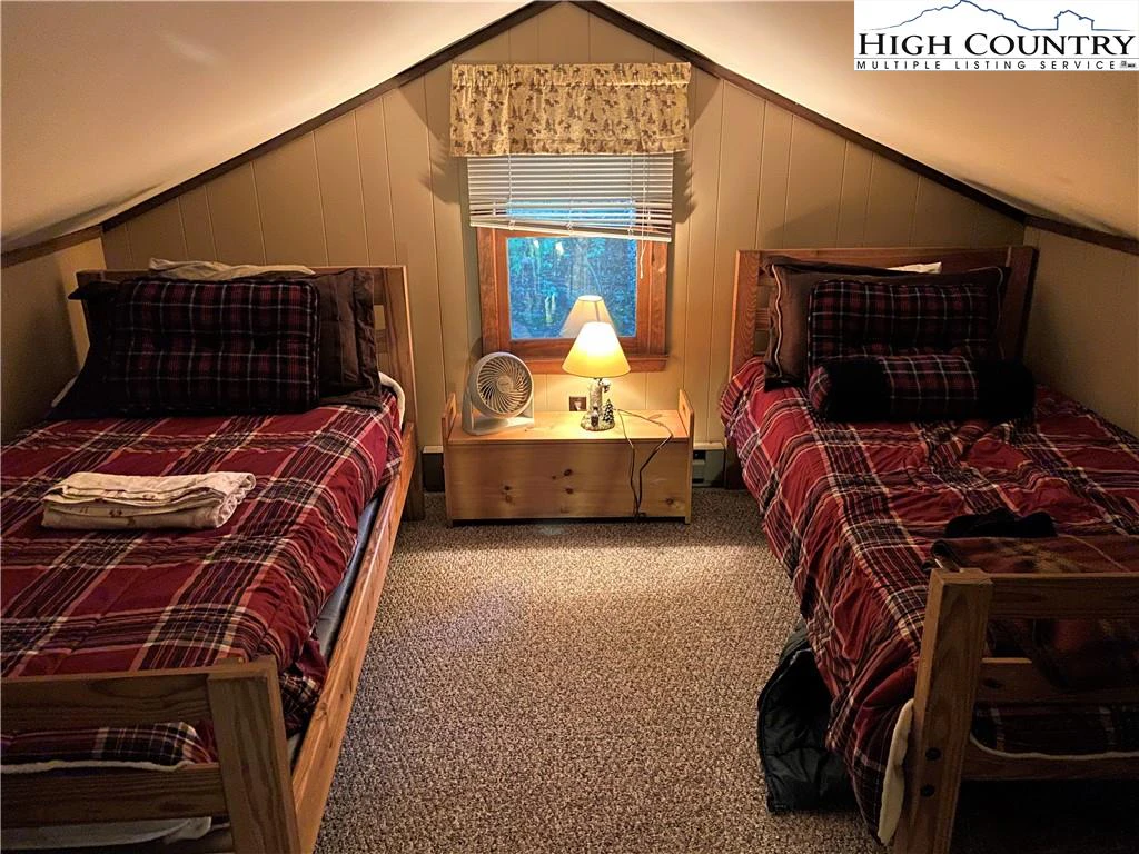 Image number 4 for the current listing