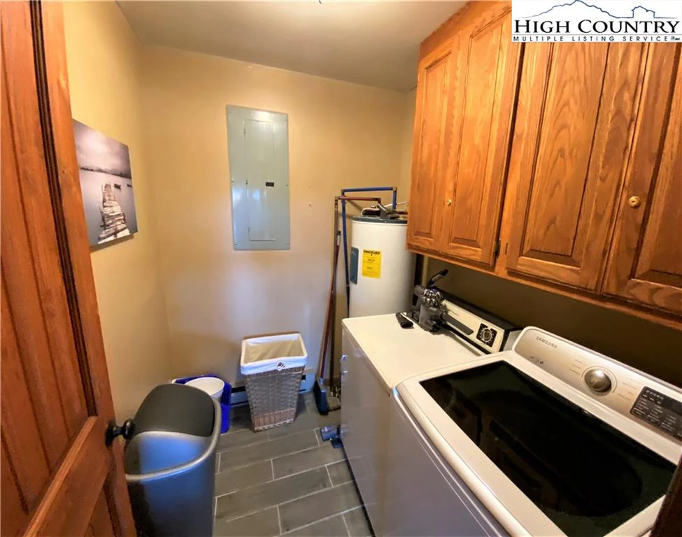 Image number 3 for the current listing