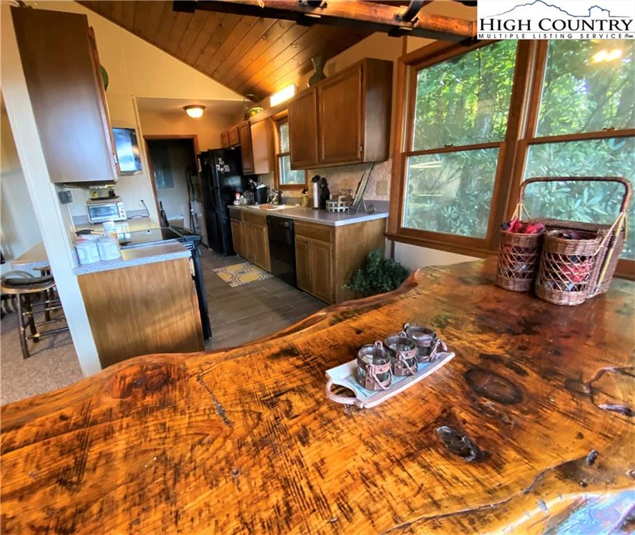 Image number 17 for the current listing