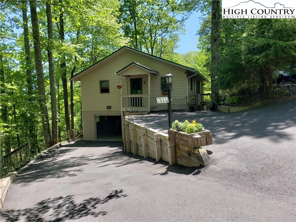 Image number 1 for the current listing