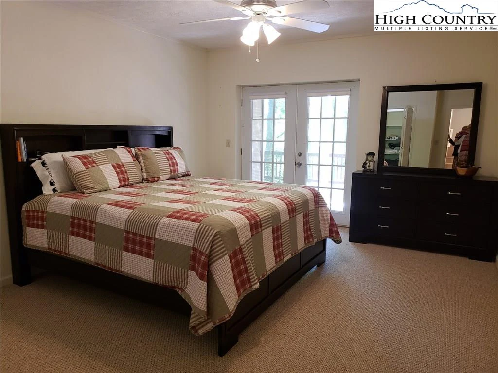 Image number 2 for the current listing
