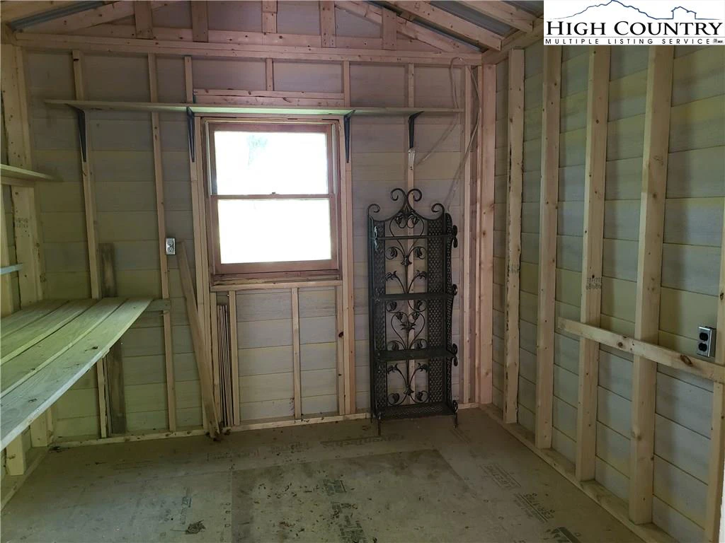 Image number 8 for the current listing