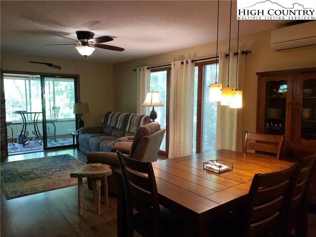 Image number 18 for the current listing